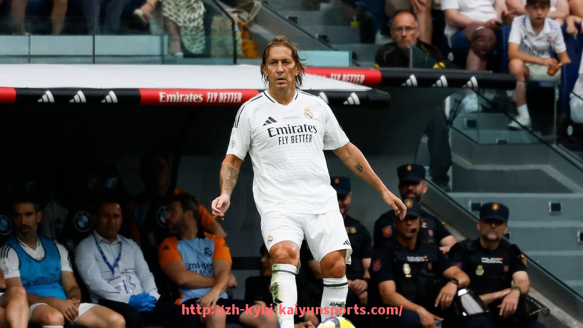 ky开云-2025年世俱杯比赛比分预测模型及其应用实例